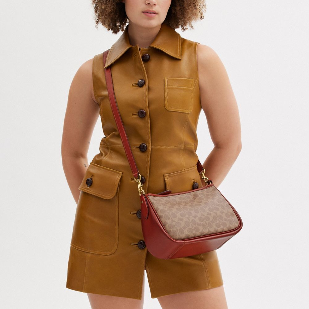 Női COACH® Cary In Signature Canvas Crossbody Táska Barna Piros | HUILR768