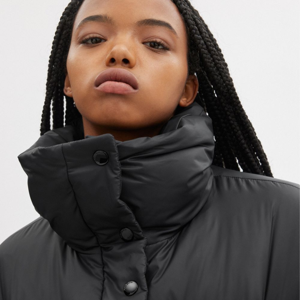 Női COACH® Cropped Puffer Kabát Fekete | HUNWQ387