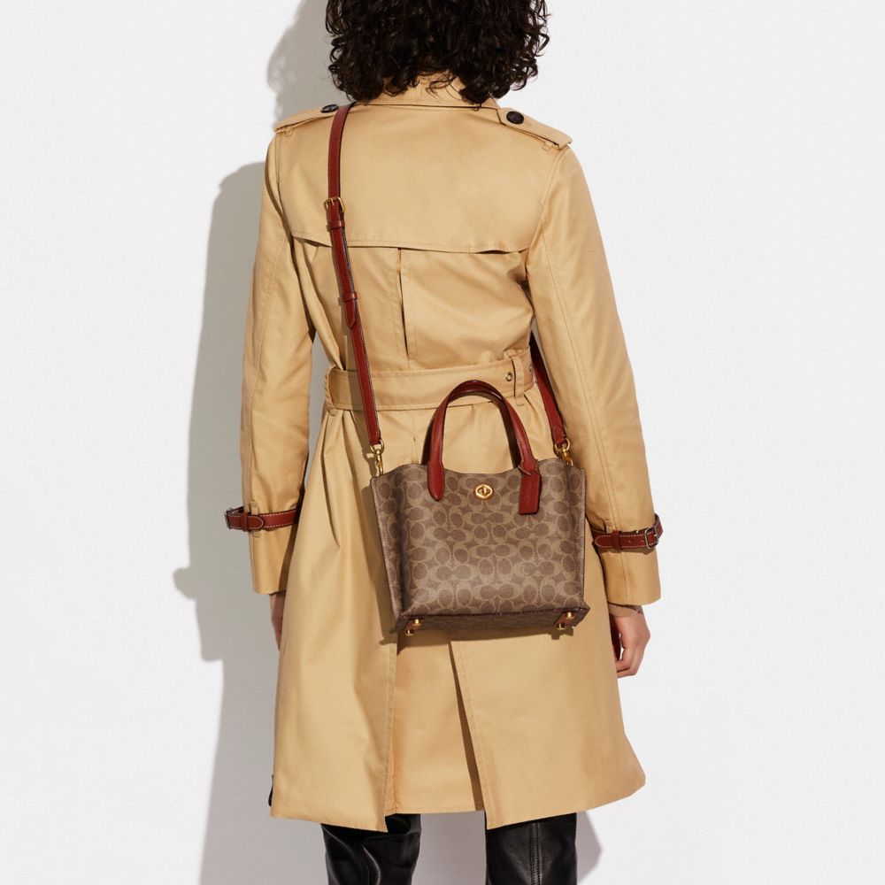 Női COACH® Willow 24 In Signature Canvas Tote Barna Piros | HUXYM952